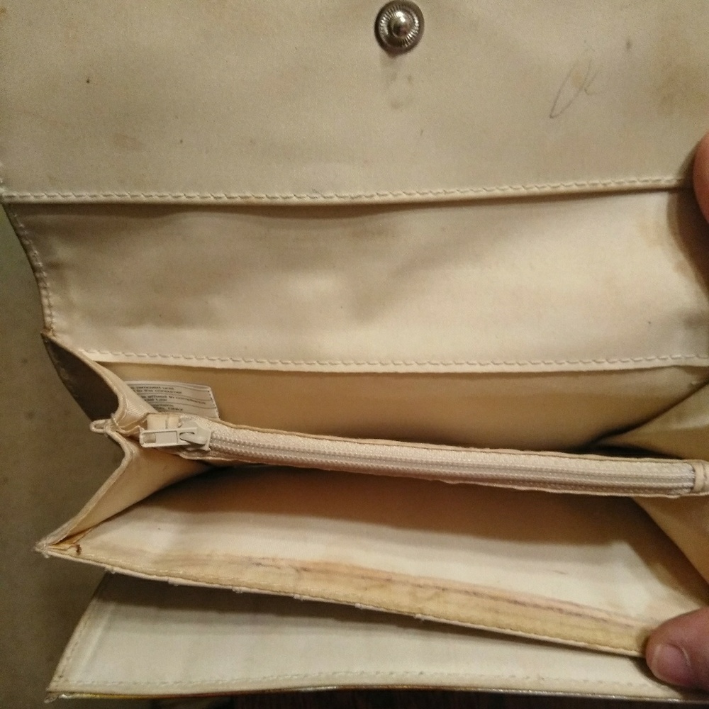 XOXO Wallet - Picture 3 of 3